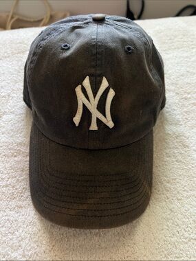 47 Women's New York Yankees Black Cap with White Logo